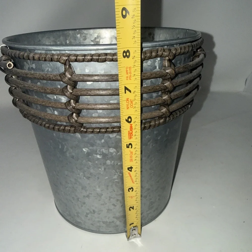 Galvanized Metal Ice Bucket with Lid Scoop Carry Handles Lined Plastic Farmhouse